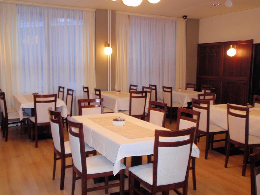 Hotel Astra Tuchlovice Eksteriør billede